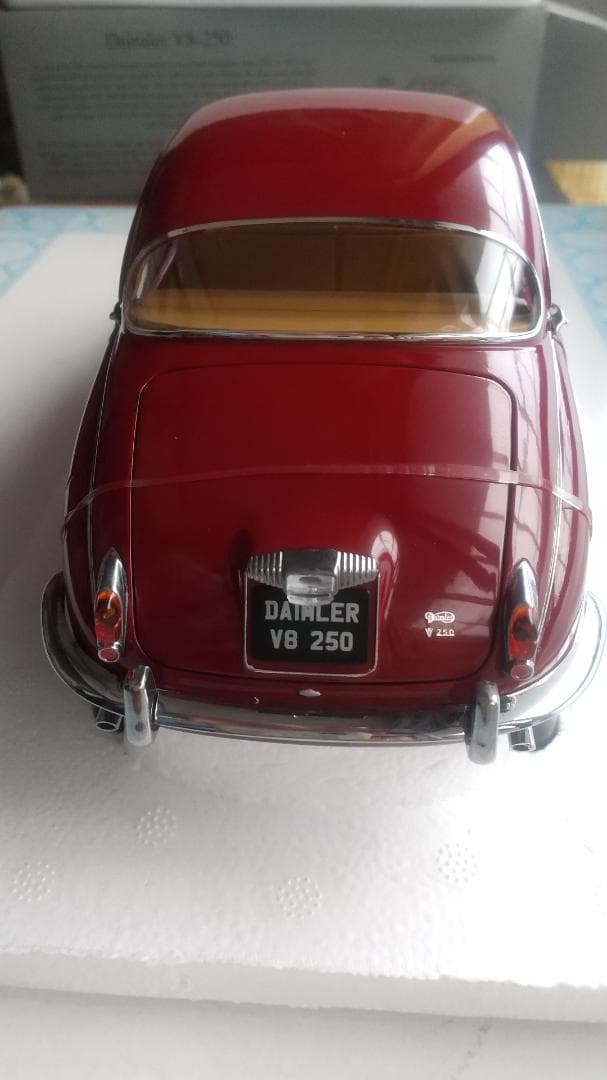 ミニカー Daimler V8-250 1:18 paragon