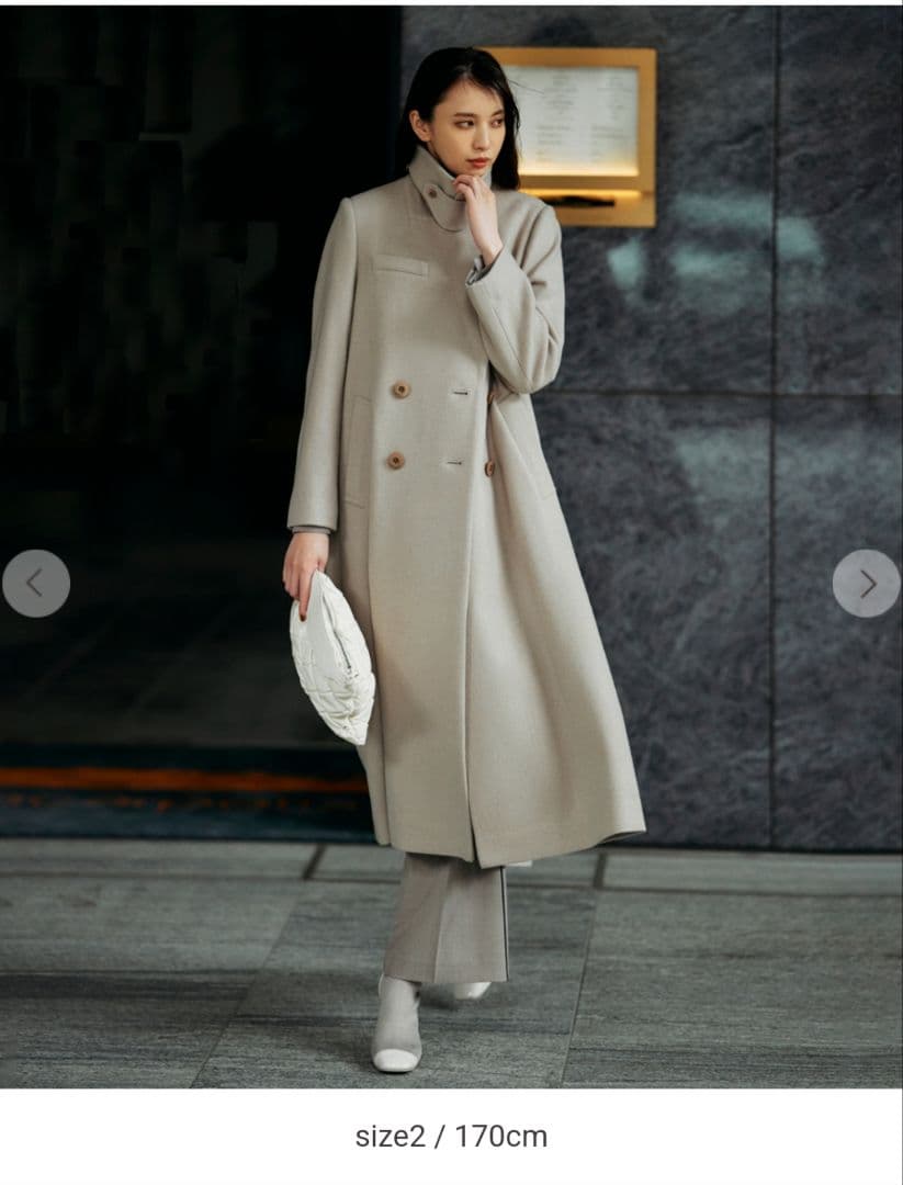 ベージュ ダブルブレスト ロングコート