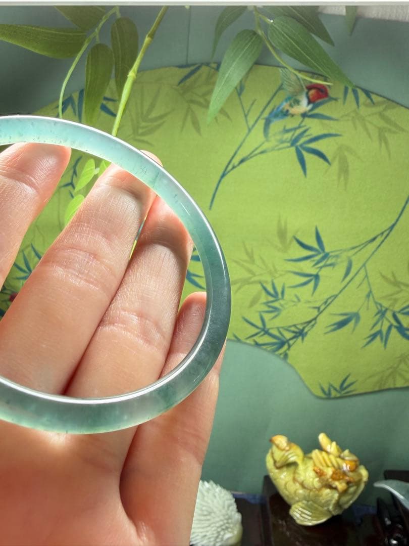 新入荷❣️天然本翡翠 特色雪花綿入り【半山半水】高氷藍水細身