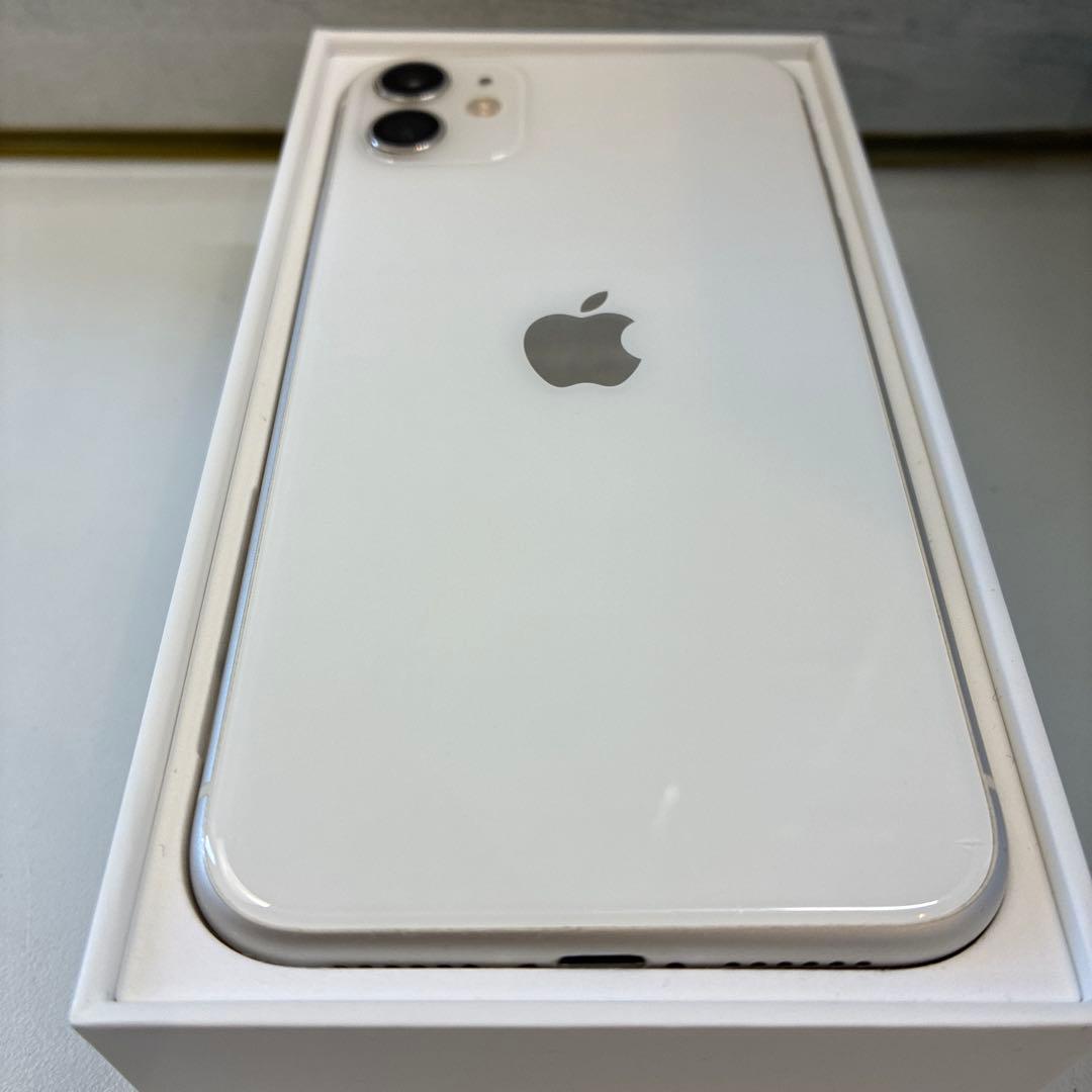 iPhone11 128GB ホワイト / 画面傷あり / バッテリー67%