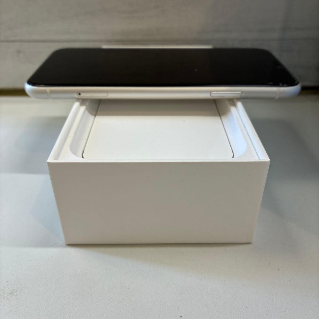 iPhone11 128GB ホワイト / 画面傷あり / バッテリー67%