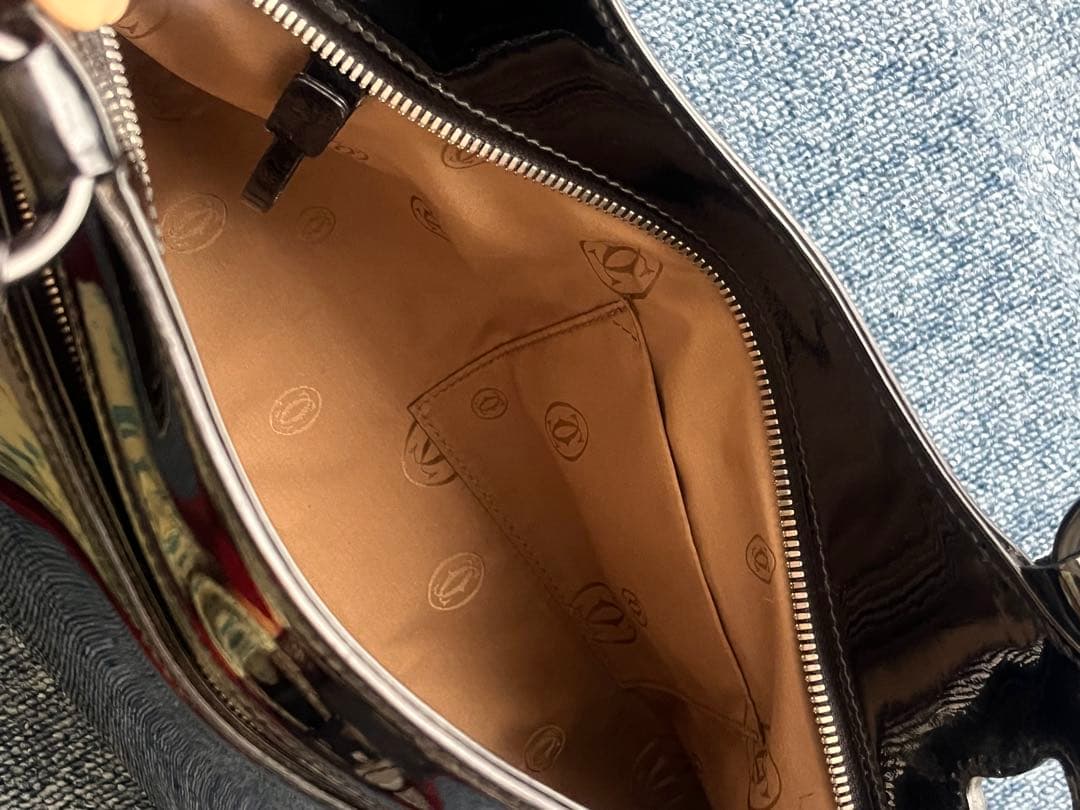 カルティエ　マルチェロ　パンチングロゴ　エナメル　パテント　レザー　ブラック