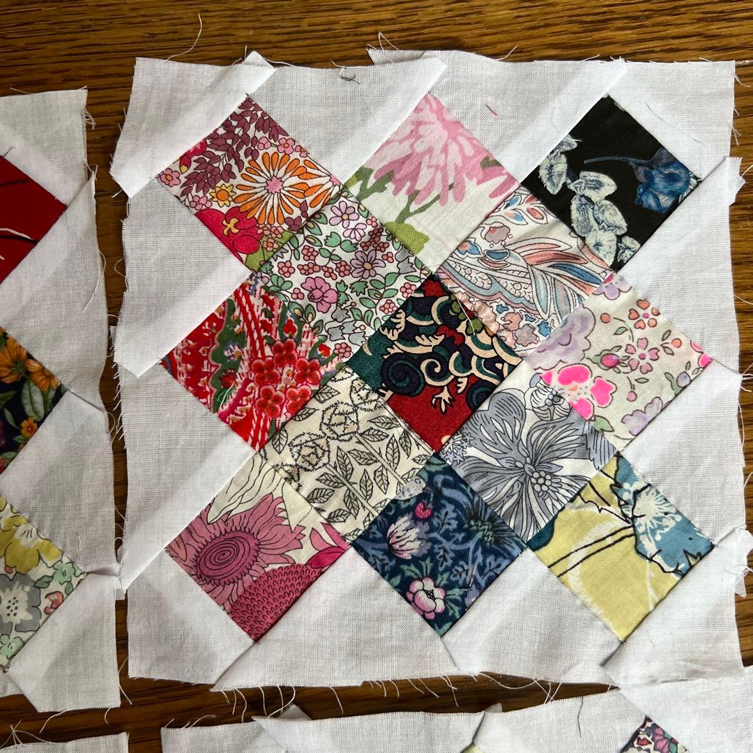 ハンドメイド　リバティー　キルトトップ　四角つなぎ　九枚セット×4　未完成