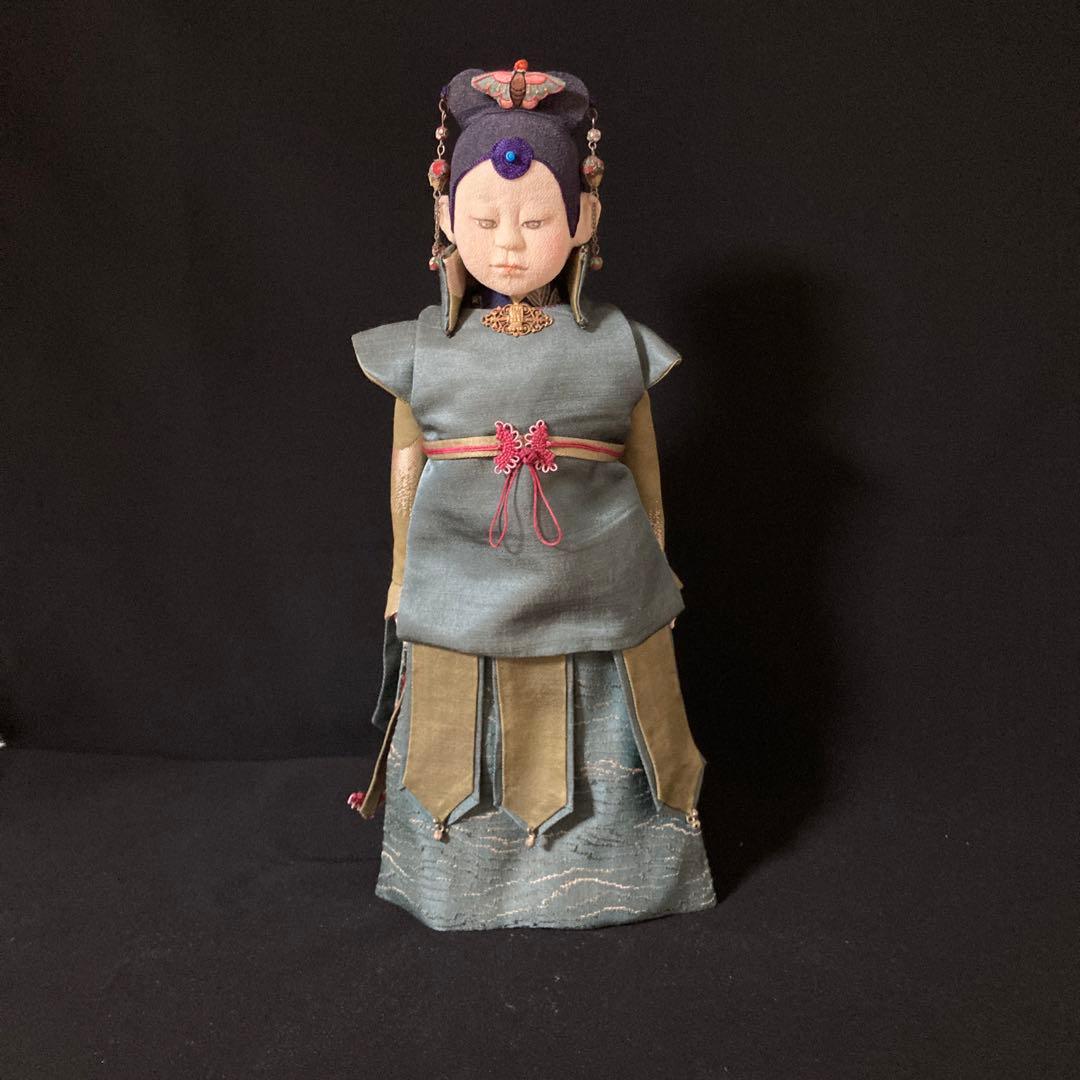 紙粘土に縮緬を貼って顔を描いた創作人形｜縮緬を