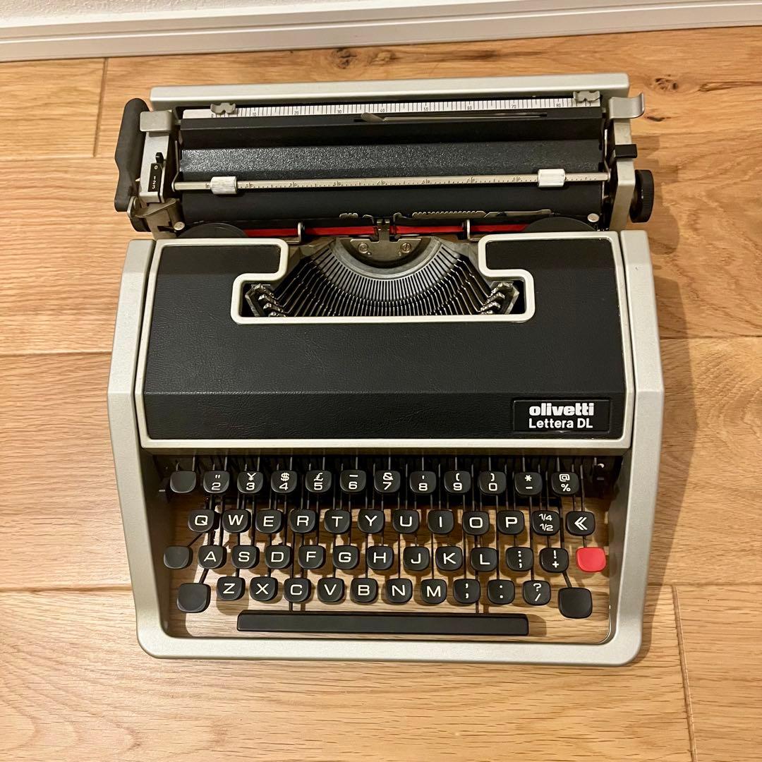 オリベッテイタイプライター。レッテラブラック Olivetti社製タイプ