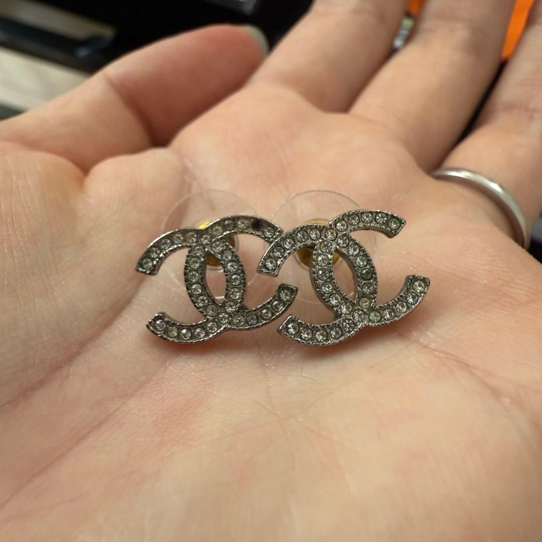 CHANEL ロゴデザイン ピアス(両耳用) レディース