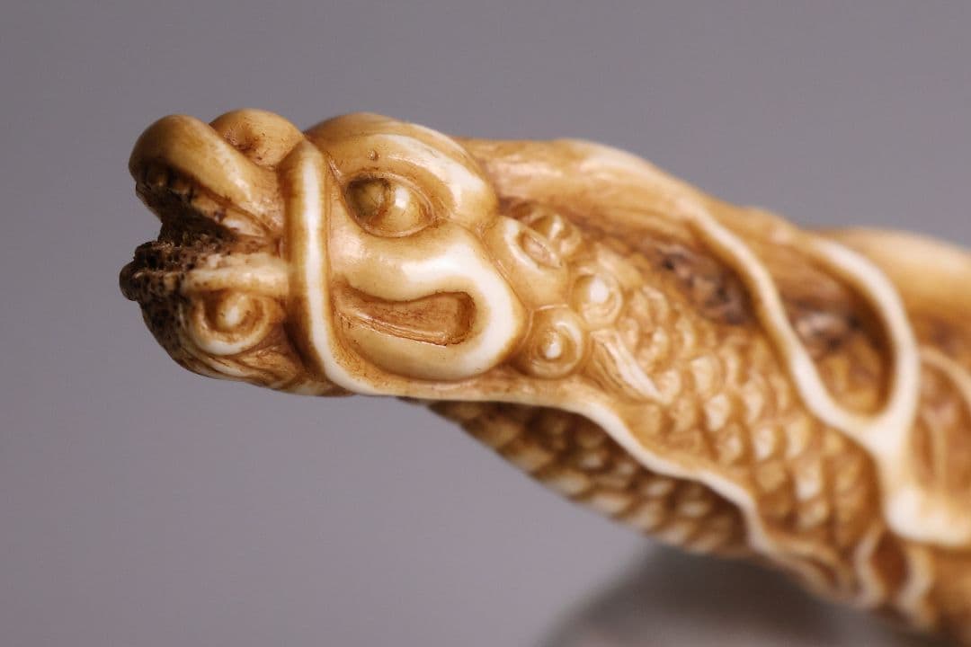 時代 堤物 根付 置物 鹿角 麒麟 全長7.6cm 神獣 彫刻【CM258】 - メルカリ