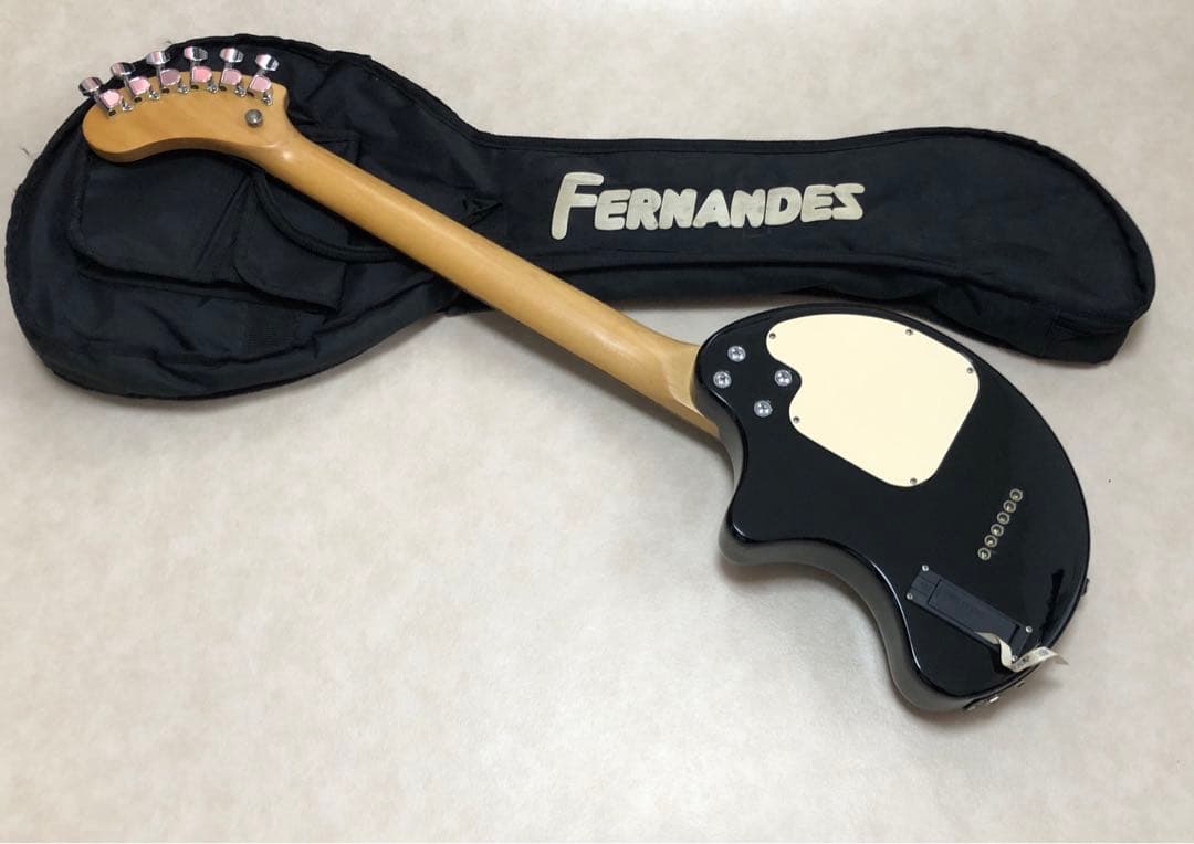 【超美品】ZO-3 ブラック アンプ内蔵ミニギター 専用ケース付 ぞーさん