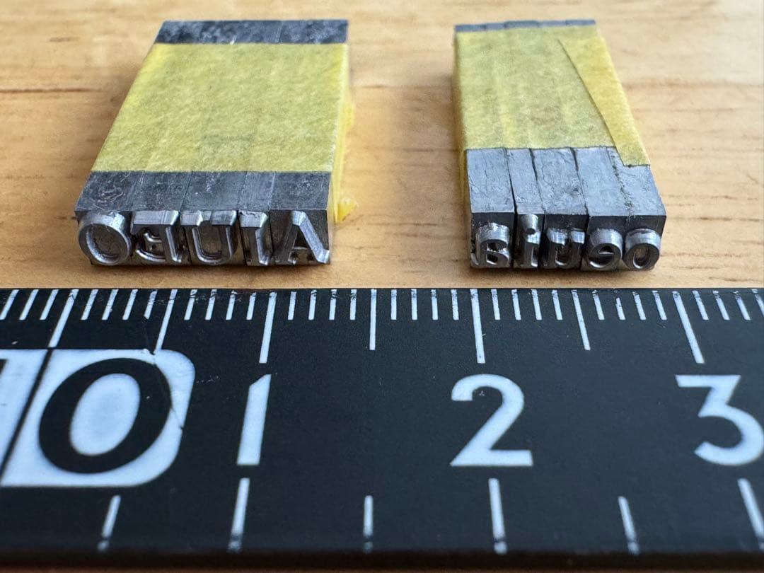 活字 5号　1セット　アルファベットと数字、記号各1個　総個数70個