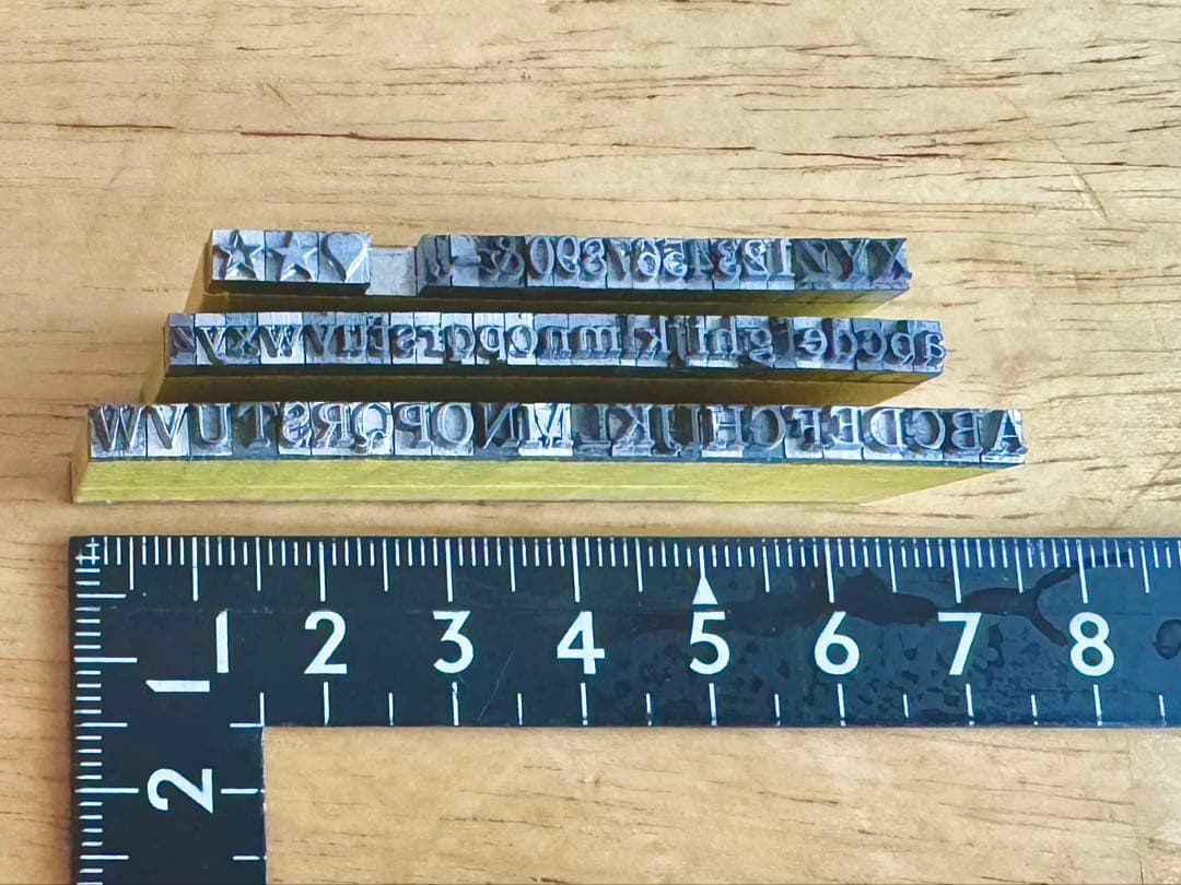 活字 5号　1セット　アルファベットと数字、記号各1個　総個数70個