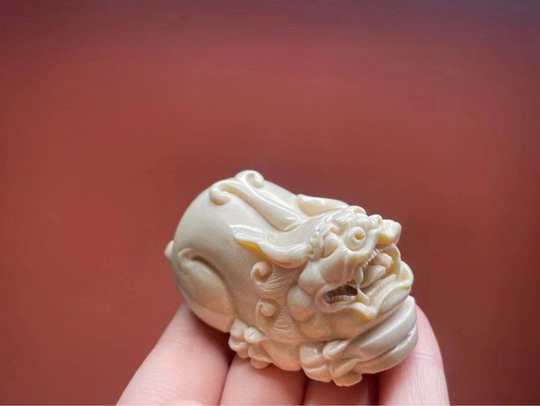 中国　手作り　マンモス牙 貔貅 天然マンモス牙美しい手作り彫刻 招財貔貅 手握り物 【公式通販】