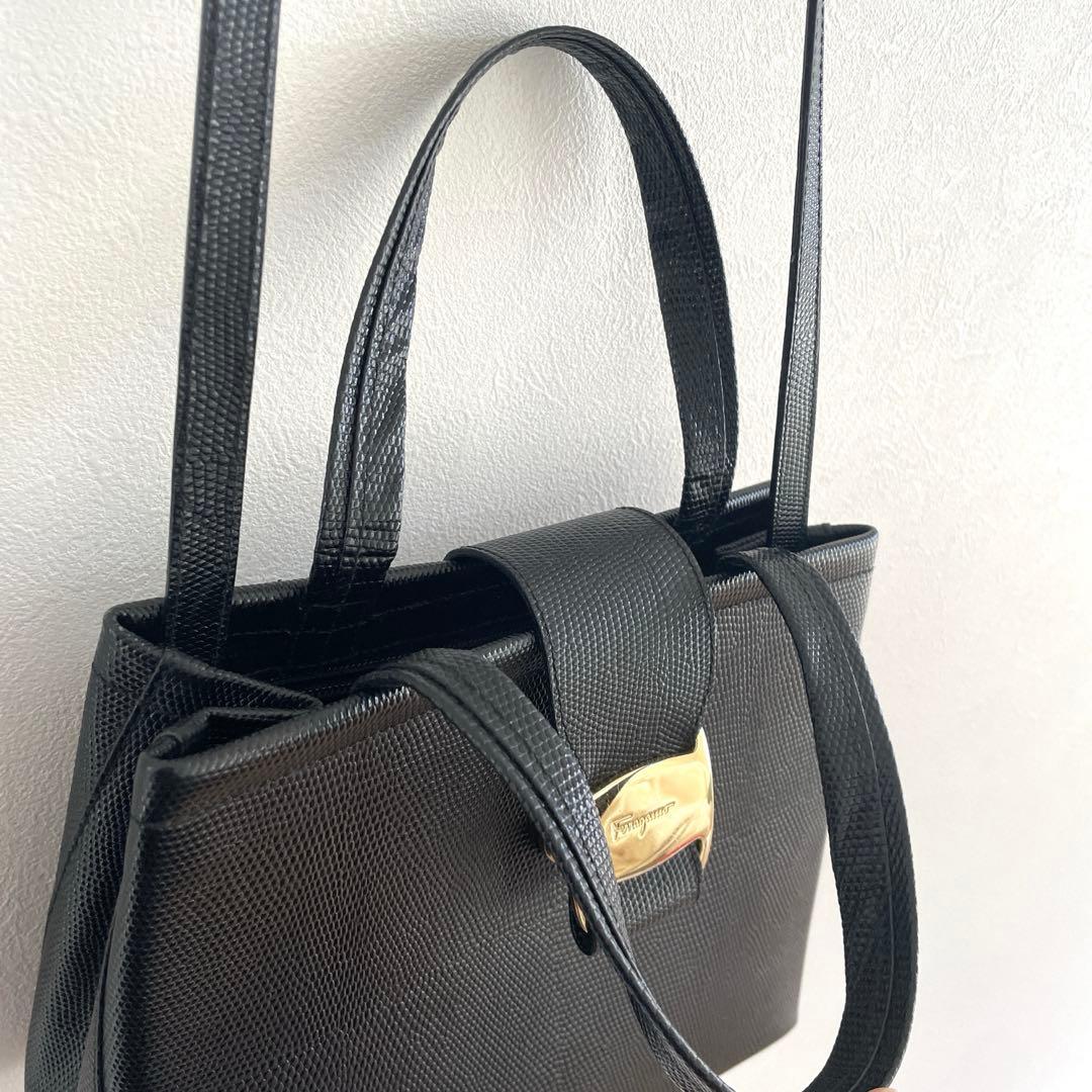 極美品✨サルヴァトーレフェラガモ　ヴァラリボン　2WAY ハンドショルダー　くろ