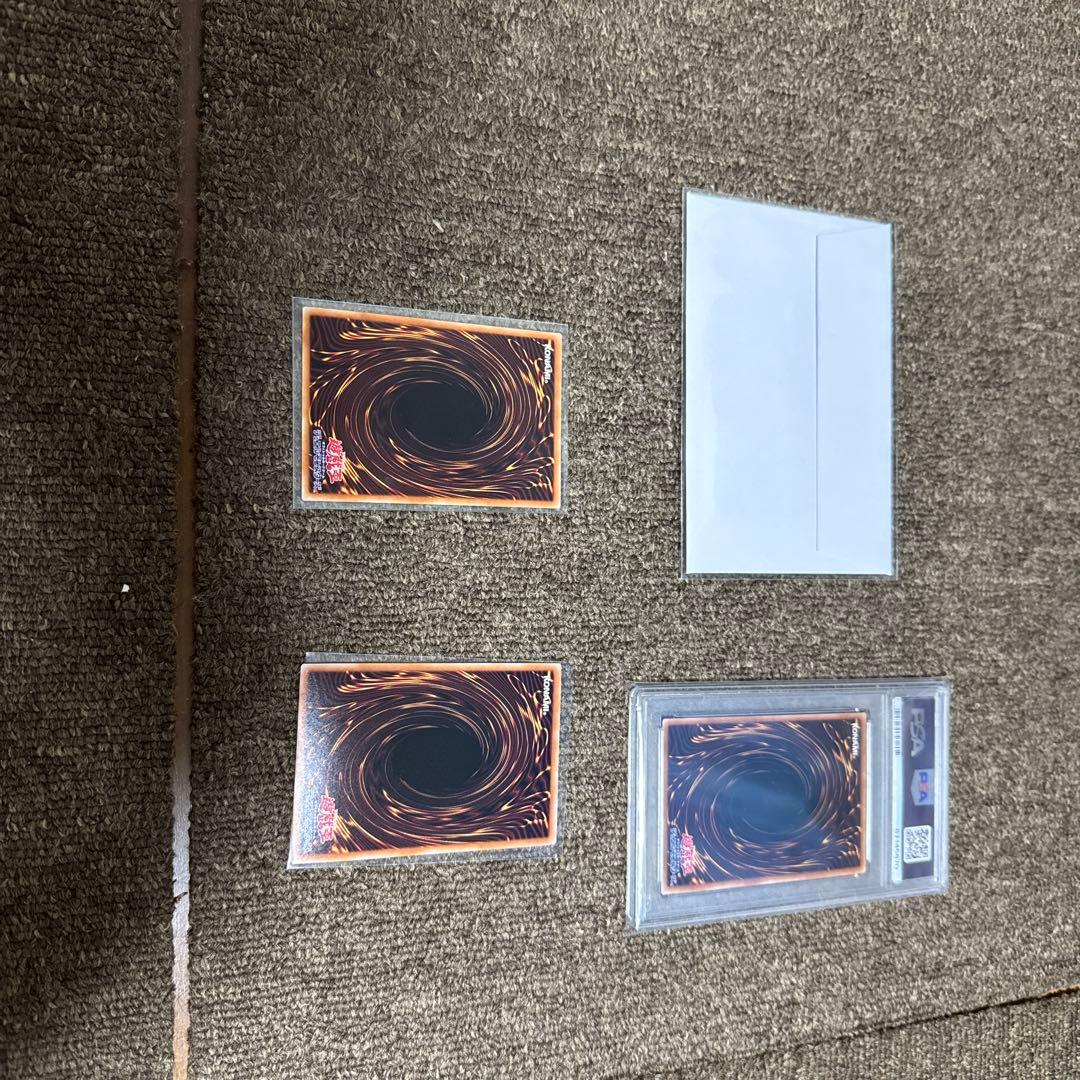 ブルーアイズホワイトドラゴン レッドアイズブラックドラゴン