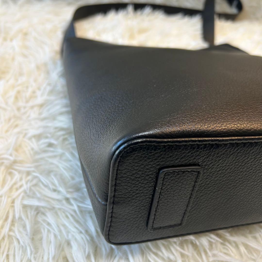 極美品　CLASKA クラスカ　シンプルレザーショルダーバッグ　斜めがけ　黒