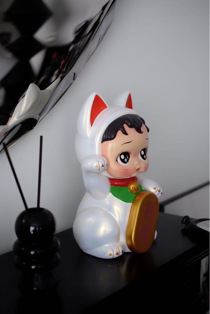 純情・招き猫　真珠光沢エディション　ラッキーキャット　　フィギュア　おもちゃ