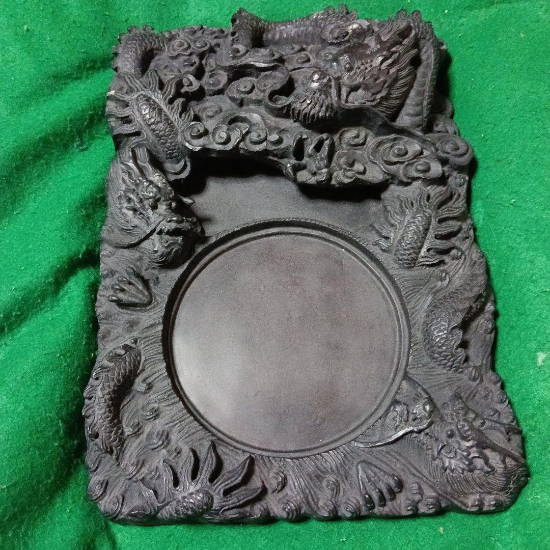 中国端渓宋坑？の天然石硯、迫力ある素晴らしい龍の彫刻、裏面に由来？の碑文、特大 中国端渓宋坑？の天然石硯、迫力ある素晴らしい龍の彫刻、裏面に由来