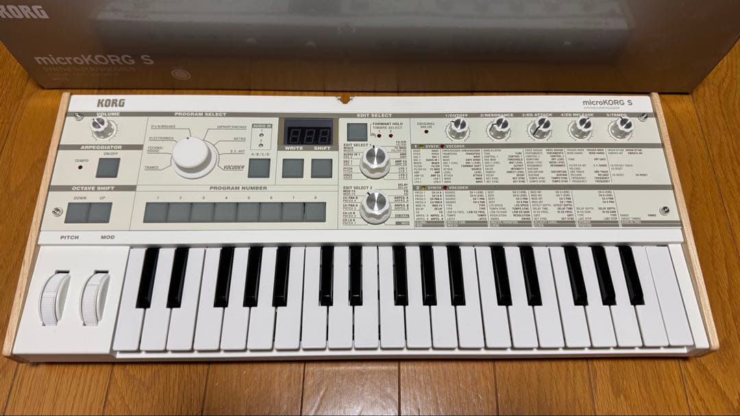 microKORG S ホワイト シンセサイザー ボコーダー KORG 5b703323fecf8ec9fc3b5b34113a6d