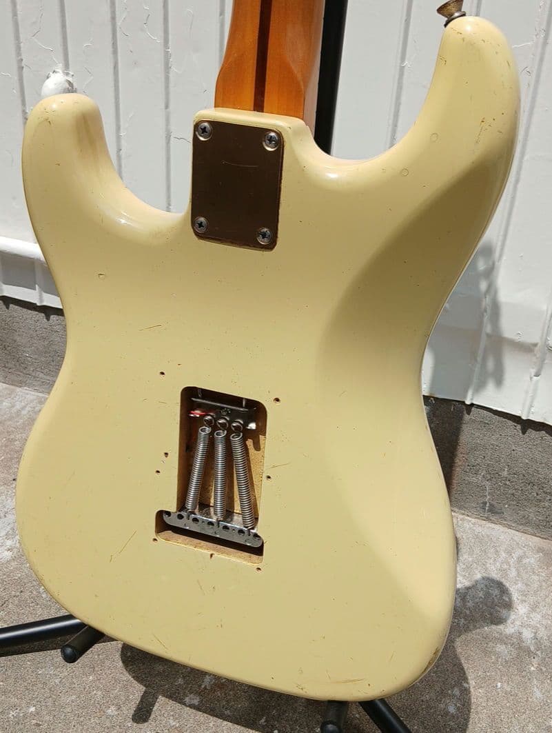 ジャパンビンテージ　AriaPro2　Strikin'Sound　ストラトタイプ