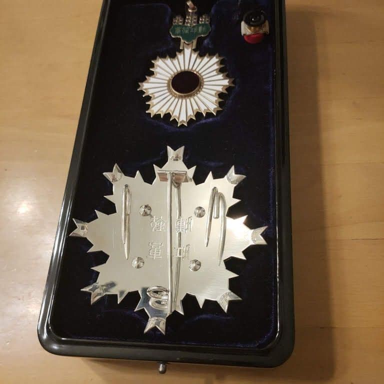 極美品! 完品】勲二等旭日重光章 略章 略綬付 本物保証 明治勲章 368