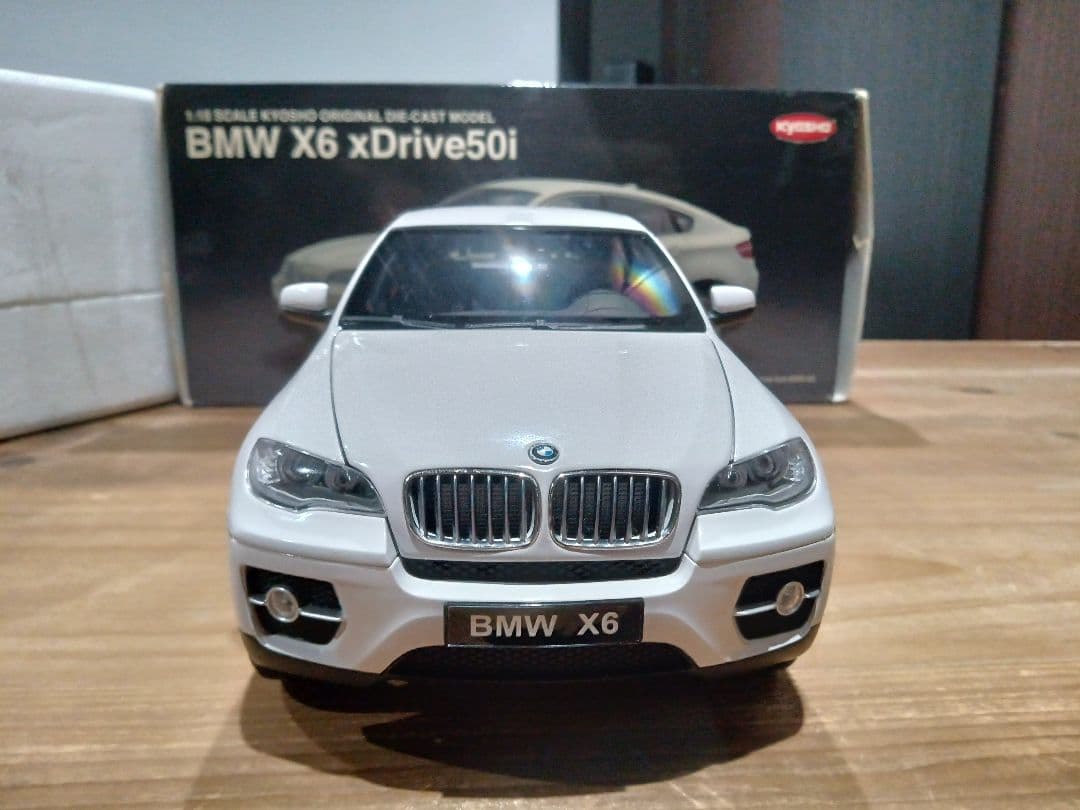 1/18 京商　BMW X6 xDrive 50i ミニカー　ホワイト