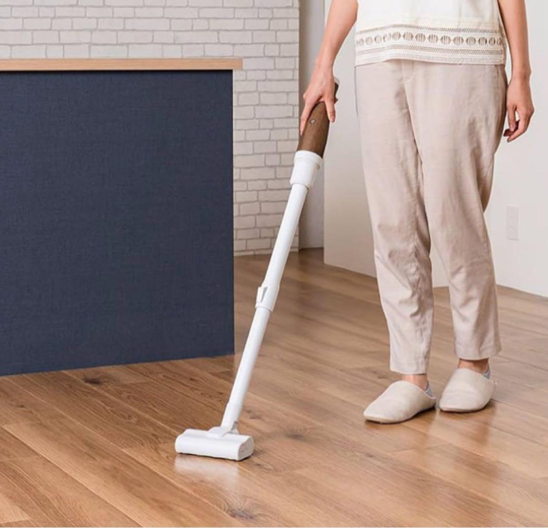 ☆ホワイト スティッククリーナー 本体 - メルカリ