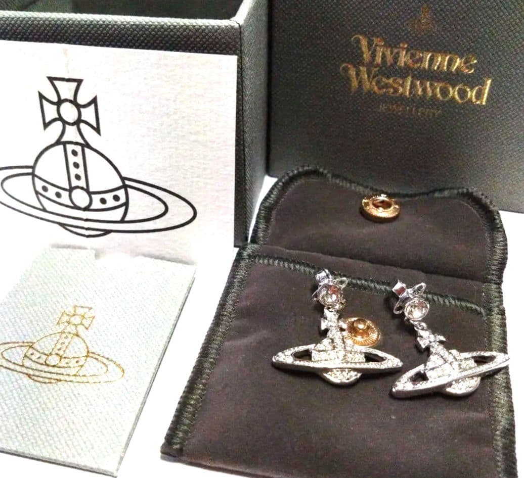 Vivienne Westwooオーブピアス　シルバー縦2.5cm 横2.5cm Vivienne Westwooオーブピアス シルバー縦2.5cm 横2.5cm