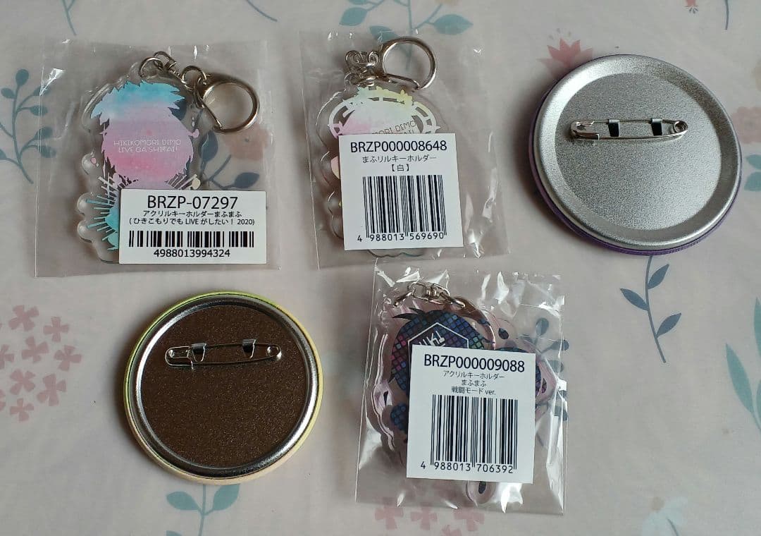 まふまふ アクリルキーホルダー 缶バッジセット - メルカリ