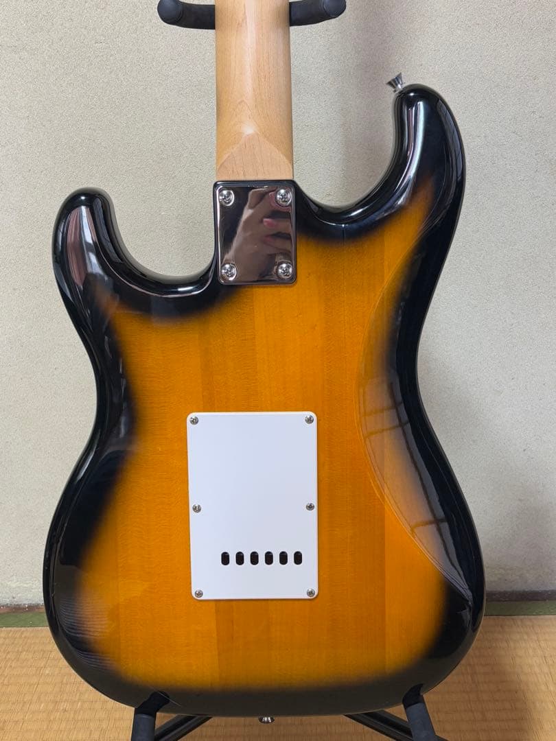 メイビス エレキギター ストラトキャスタータイプ ケース付き【中古品】