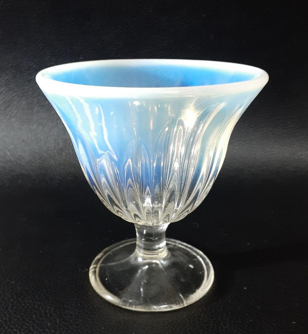 昭和初期 戦前 プレス 乳白青ぼかし 氷コップ デザートカップ 和ガラス