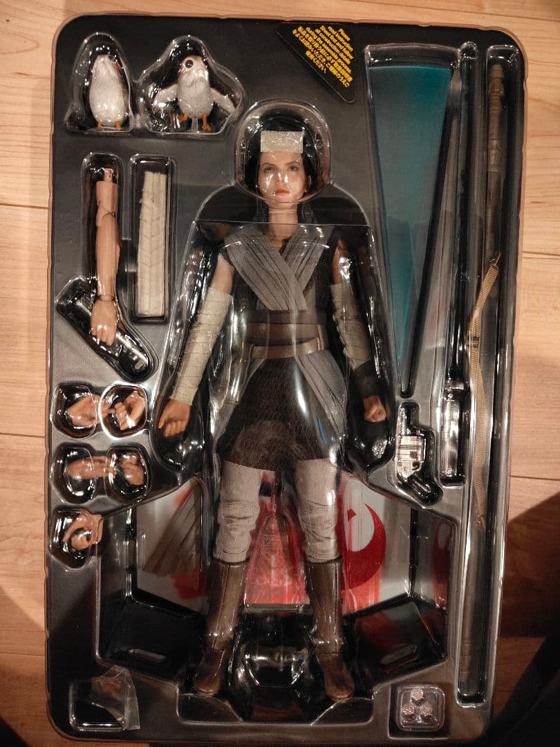 スターウォーズ レイフィギュア　ホットトイズ　エピソード8