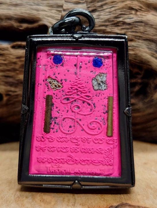 占星術と有名魔術師からの 女性幽霊のお守り ② プラクルアン 人縁 金