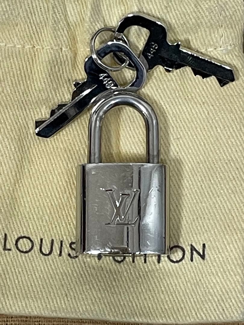 ルイヴィトン パドロック 鍵2本 南京錠 シルバー LouisVuitton - メルカリ