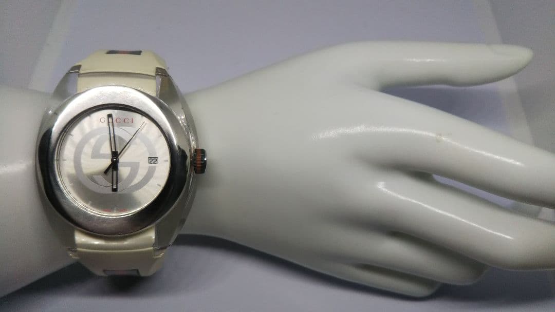 【電池交換済み】GUCCI ホワイトラバーベルト 時計