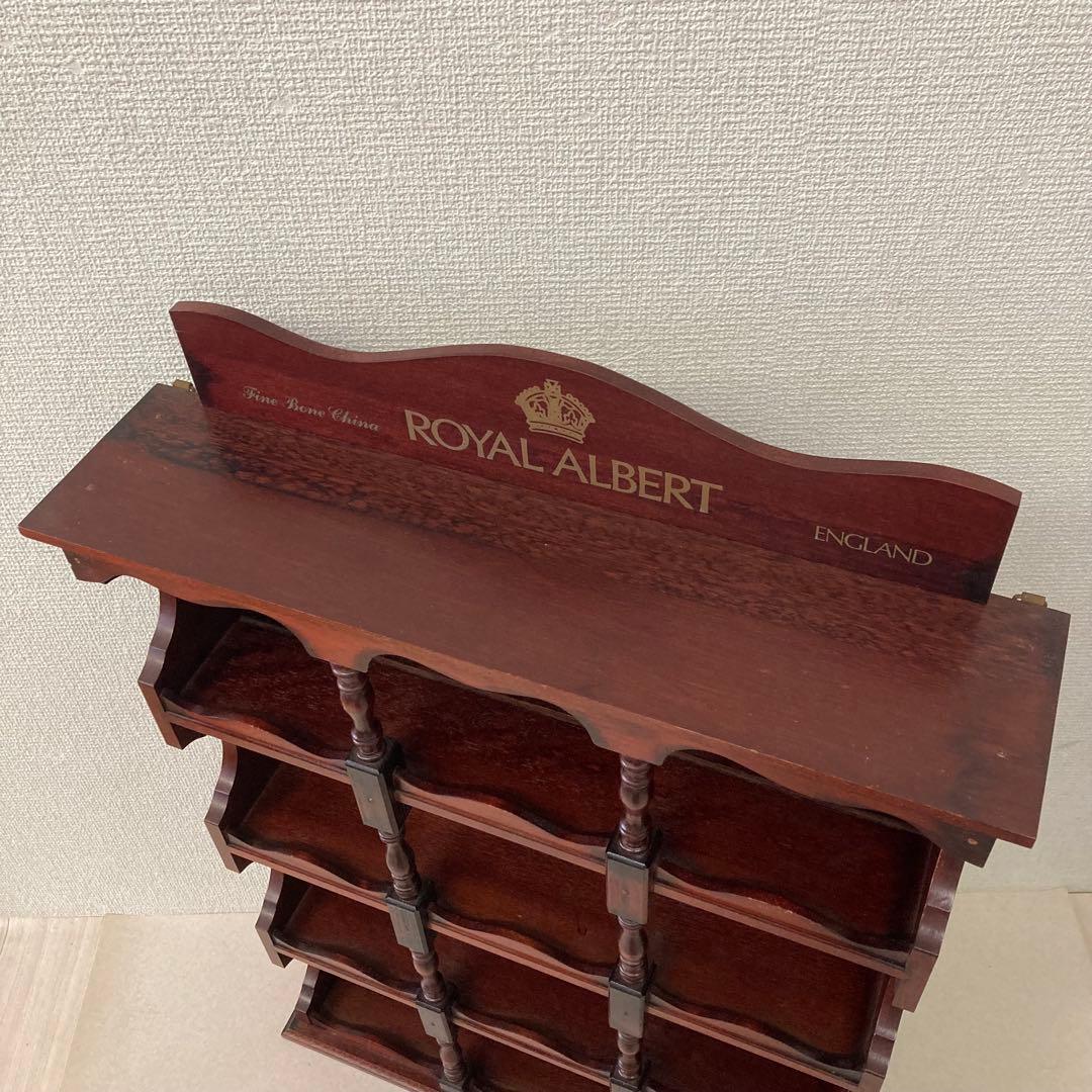 ロイヤルアルバート フラワーオブザマンス ティーカップボード