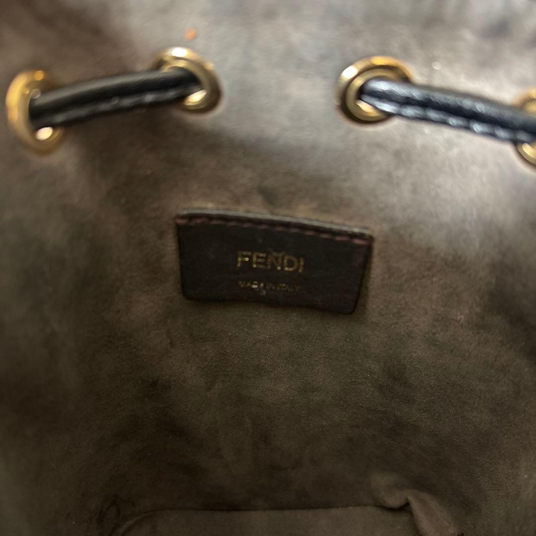 Fendi フェンディ　モントレゾール　ロゴ入り　ショルダーバッグ ブラック