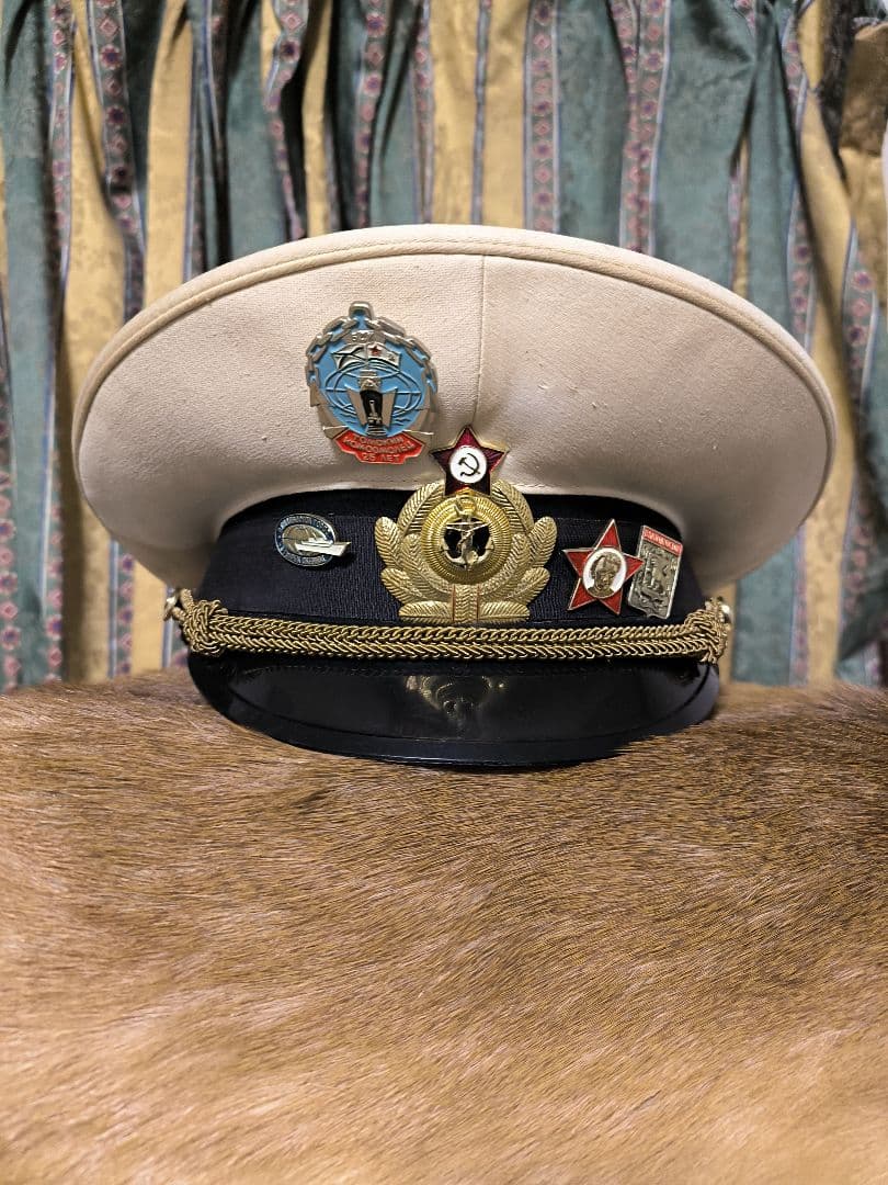 ソ連海軍 日本海軍 白ジャケット 大佐肩章付（本物か詳細不明