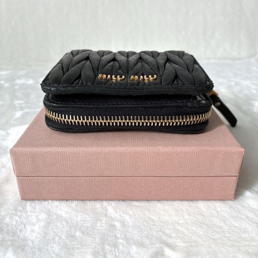 miu miu マテラッセ ラウンドジップ 財布 キルティング レザー ブラック