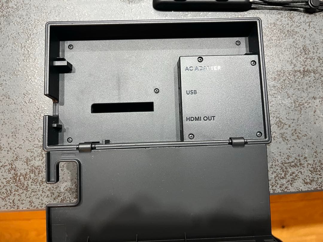 Nintendo Switch 本体 青と赤のJoy-Con付き