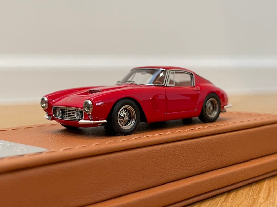 世界199台限定　フェラーリ 250GT SWB 1/64