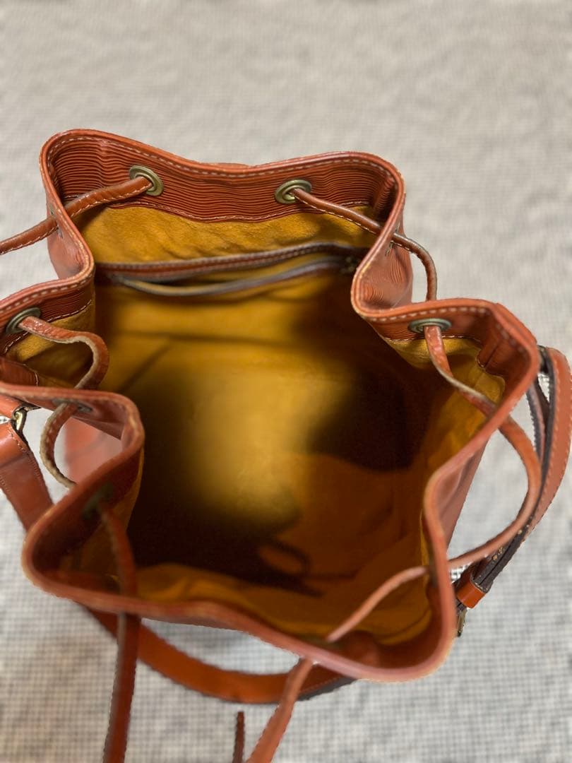 ルイヴィトン ショルダーバッグ エピ ノエ ポシェット付　 巾着型　ブラウン