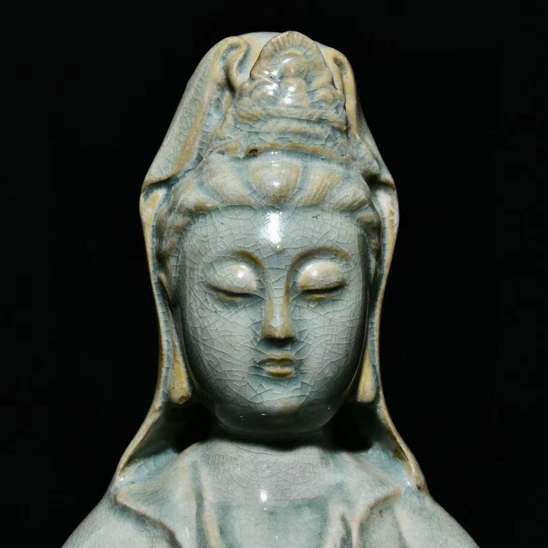 中国古美術・旧蔵の陶磁器、宝珠を持つ静かな思索の観音・12x41cm
