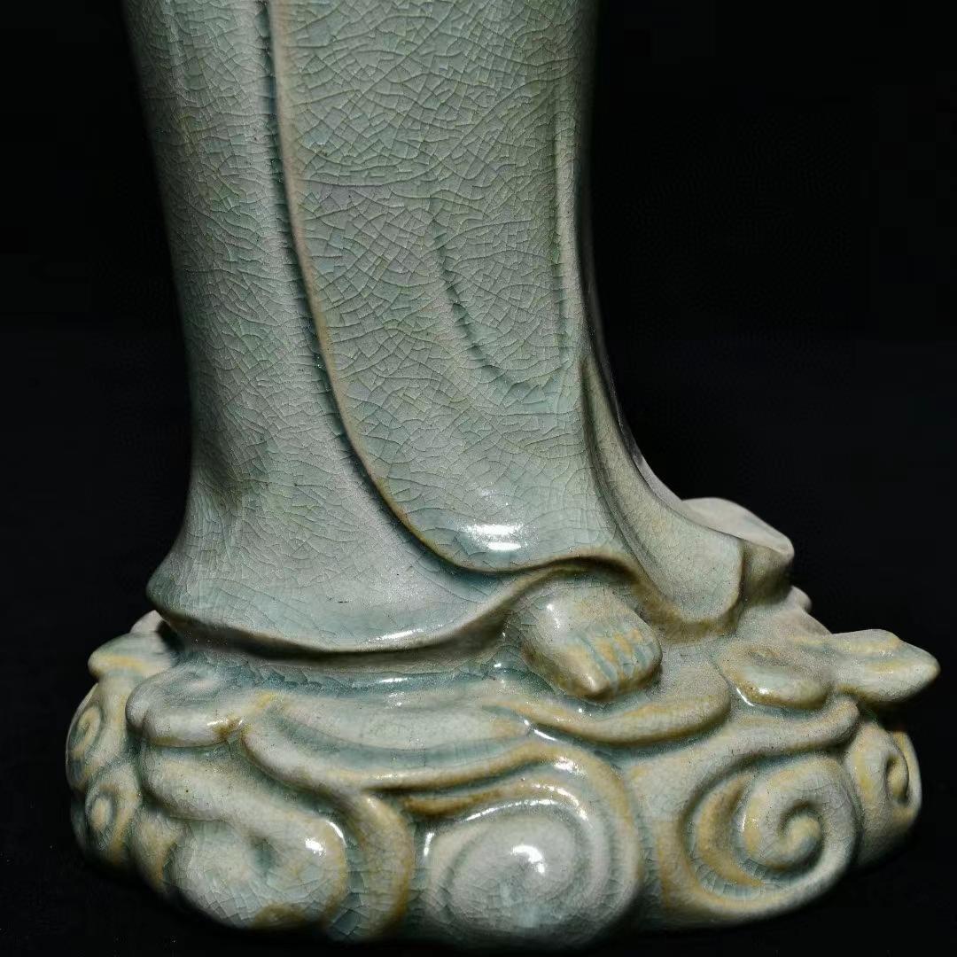 中国古美術・旧蔵の陶磁器、宝珠を持つ静かな思索の観音・12x41cm・