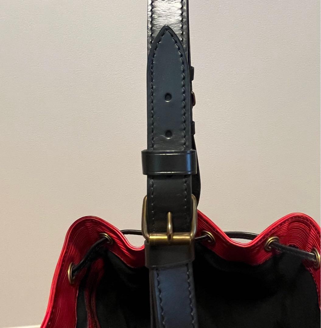 ルイヴィトン　エピ　プチノエ　赤