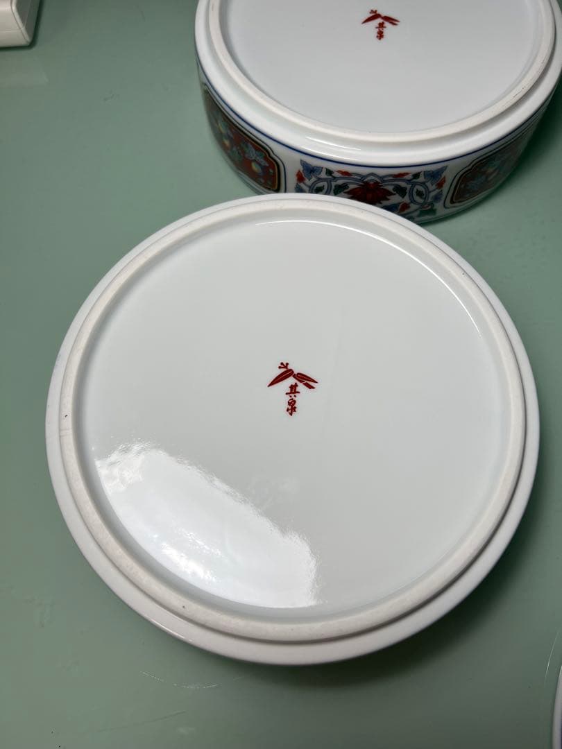 769 有田焼 其泉窯 染錦四方割木甲草花文 三段重 賞美堂本店 未使用