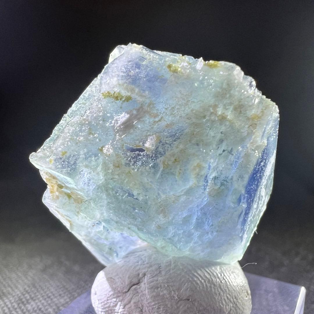 内モンゴル産 ライトグリーン パープルゾーニングフローライト｜内