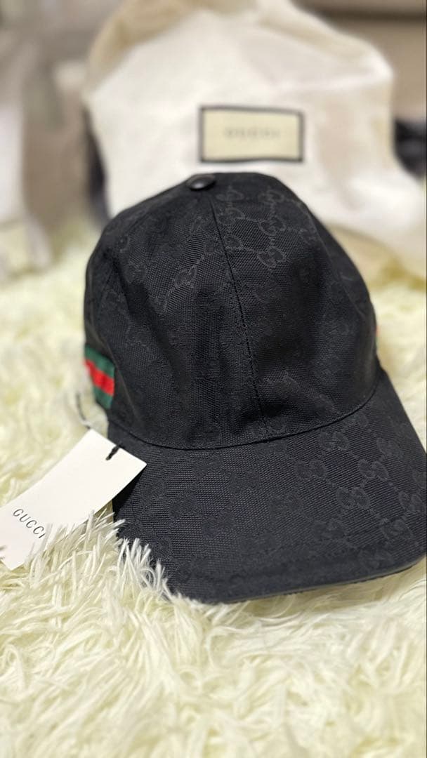 新品未使用タグ付き！GUCCI ブラック GGパターン キャップ