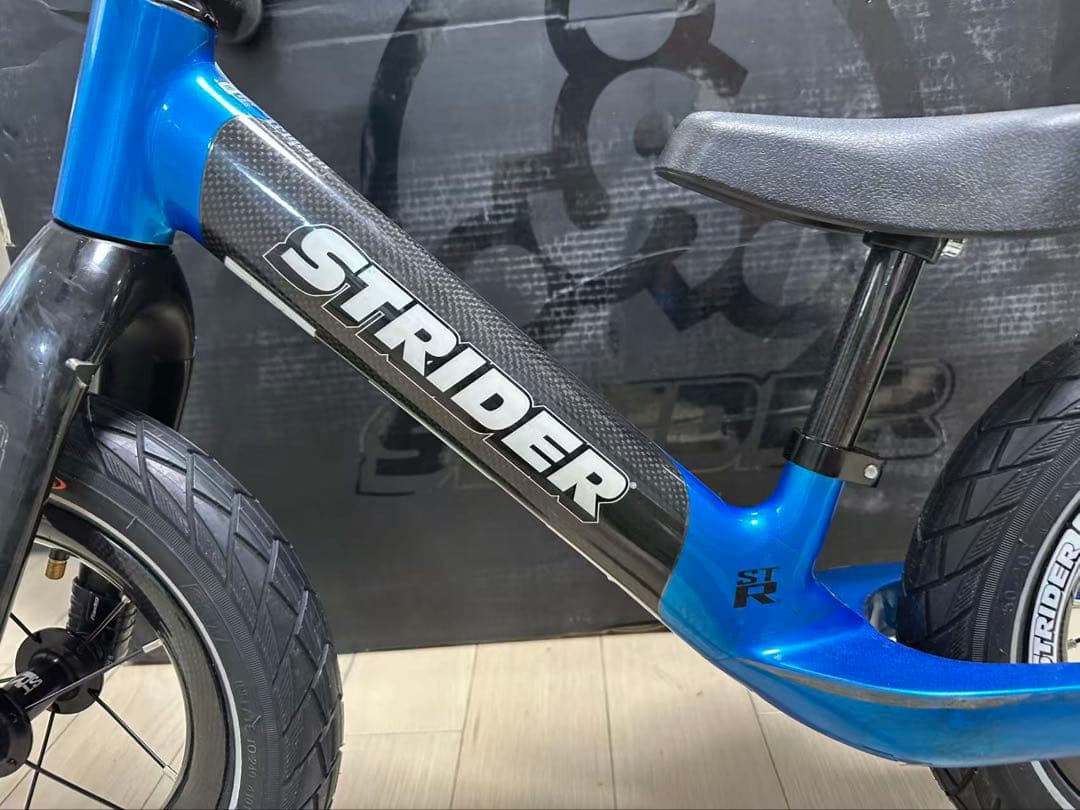 ストライダーSTR カーボン 赤色 世界限定品 レビュー】ストライダーST