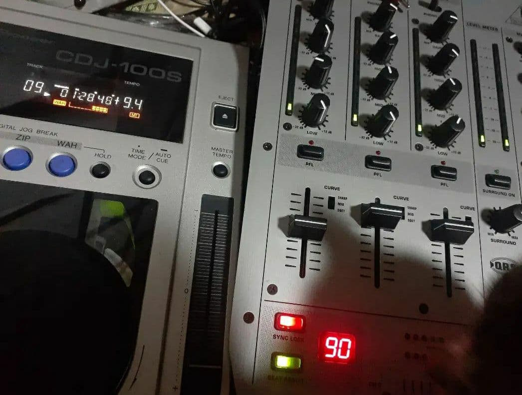 ベリンガーVMX300 ミキサー稼働品