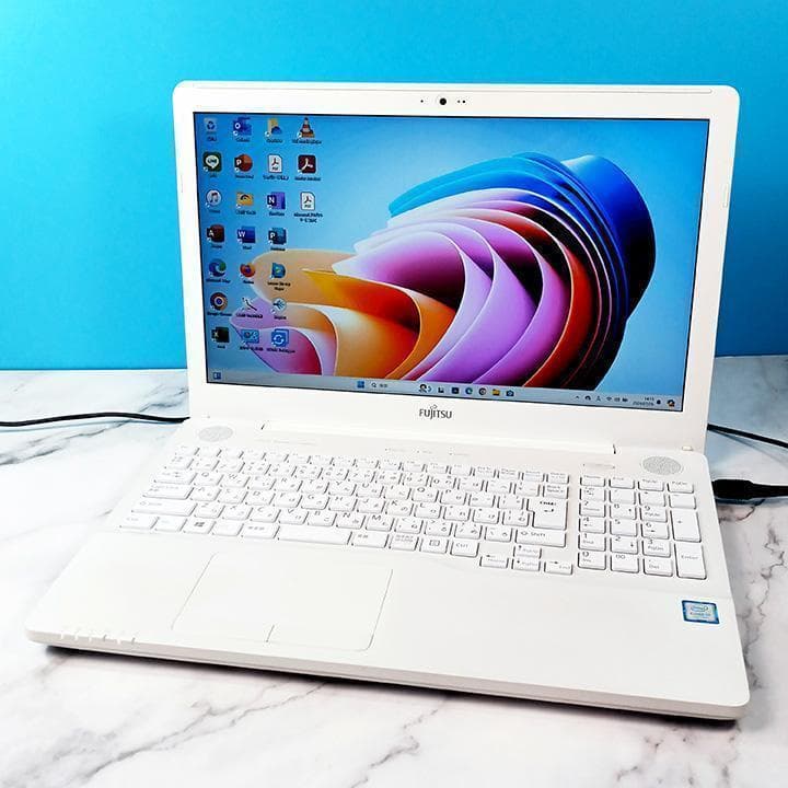 美品✨️Corei7✨️16GB✨️ブルーレイ 白ノートパソコン Windows11