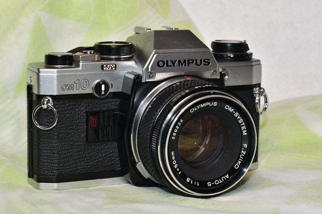 《動作品》OLYMPUS OM10 Silver+50/1.8 a406